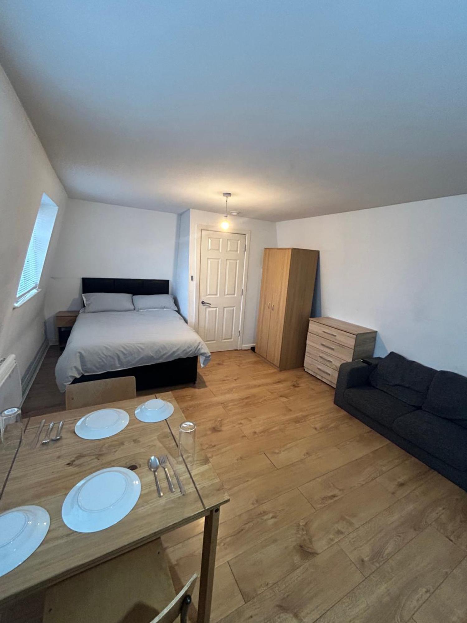Leicester Studio At City Centre With Free Parking Exterior photo